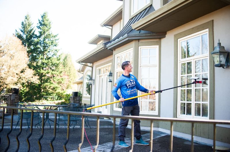 Maintaining Clean Windows Between Professional Cleanings